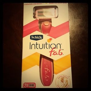 3 Schick Intuition f.a.b.& sensitive care Razor